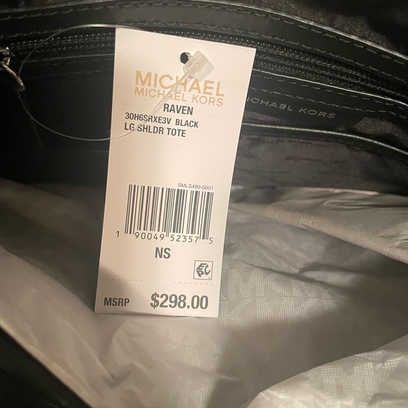 NWT BEAUTIFUL MICHAEL KORS SHOULDER BAG WITH THREE COMPARTMENTS. - Picture 7 of 11